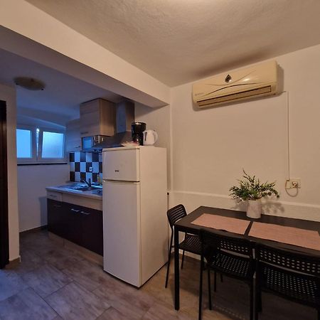 אומאג Apartments Luigi מראה חיצוני תמונה
