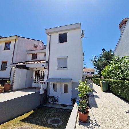 אומאג Apartments Luigi מראה חיצוני תמונה