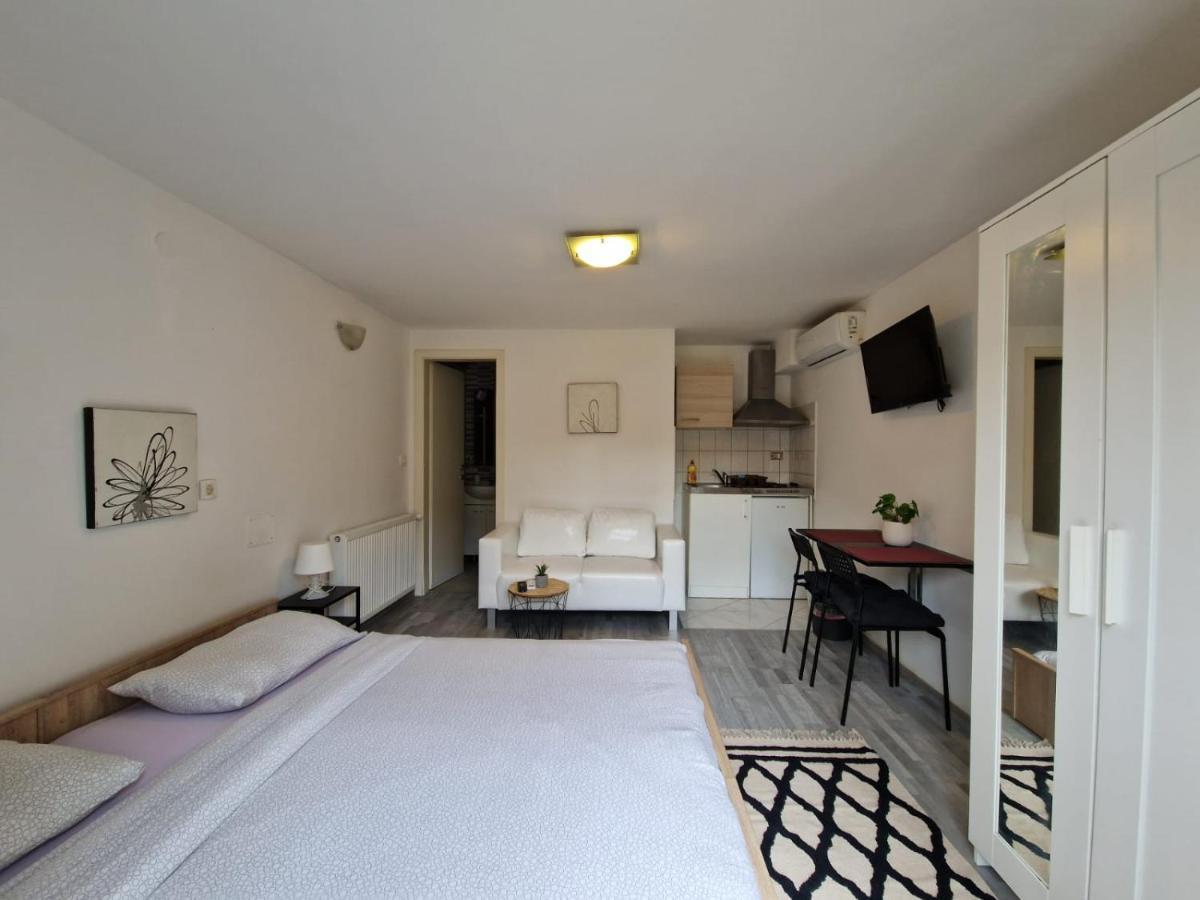 אומאג Apartments Luigi מראה חיצוני תמונה