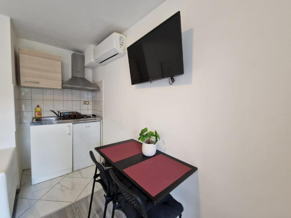 אומאג Apartments Luigi מראה חיצוני תמונה