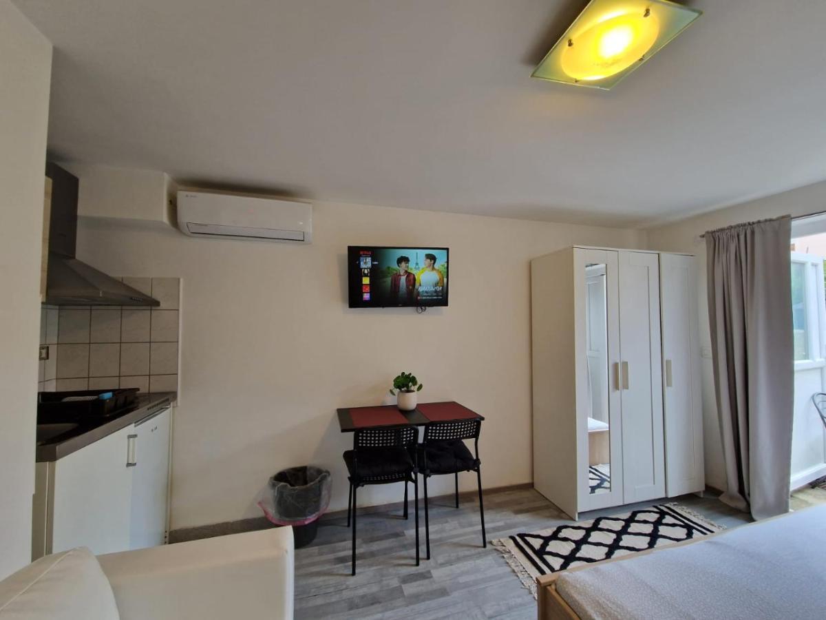 אומאג Apartments Luigi מראה חיצוני תמונה